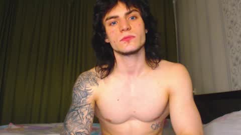 Snapshot of sly_gus chatting on November 26, 7:48 pm Gus online show from November 26, 7:48 pm