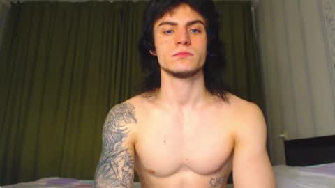 Snapshot of sly_gus chatting on November 29, 3:59 pm Gus online show from November 29, 3:59 pm