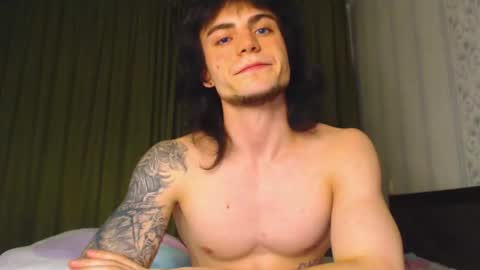 Snapshot of sly_gus chatting on December 3, 3:54 pm Gus online show from December 3, 3:54 pm