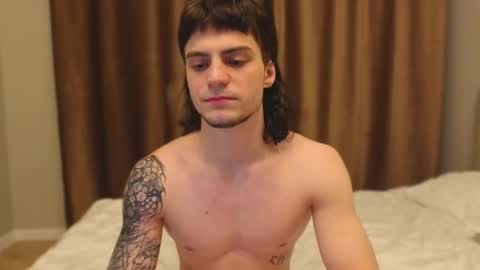 Snapshot of sly_gus chatting on February 1, 8:18 pm Gus online show from February 1, 8:18 pm