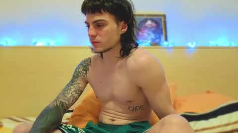 Snapshot of sly_gus chatting on February 12, 2:06 am Gus online show from February 12, 2:06 am