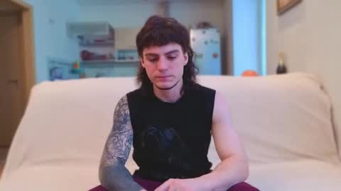 Snapshot of sly_gus chatting on February 20, 9:54 am Gus online show from February 20, 9:54 am