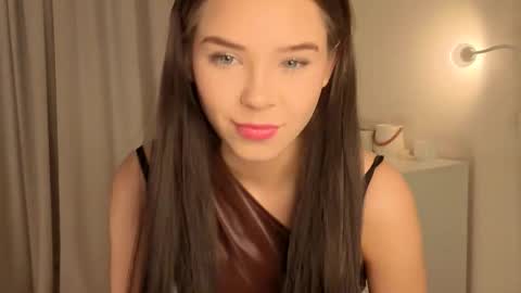 Lily online show from November 12, 1:11 pm