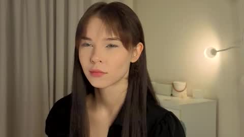 Lily online show from November 13, 1:54 pm