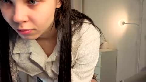 Lily online show from November 26, 1:34 pm