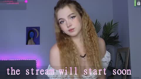 Snapshot of small_blondee chatting on December 1, 8:20 pm Emily online show from December 1, 8:20 pm