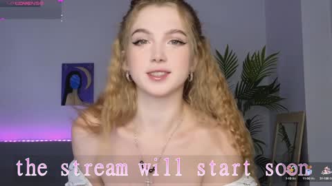 Snapshot of small_blondee chatting on January 6, 3:31 am Emily online show from January 6, 3:31 am