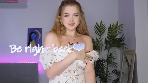 Snapshot of small_blondee chatting on January 8, 6:20 am Emily online show from January 8, 6:20 am