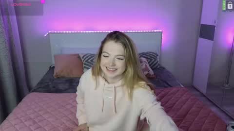 Snapshot of small_blondee chatting on March 3, 6:55 pm Emily online show from March 3, 6:55 pm