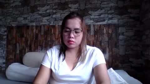 Snapshot of small_boobs59 chatting on December 30, 7:59 am Lovewella online show from December 30, 7:59 am