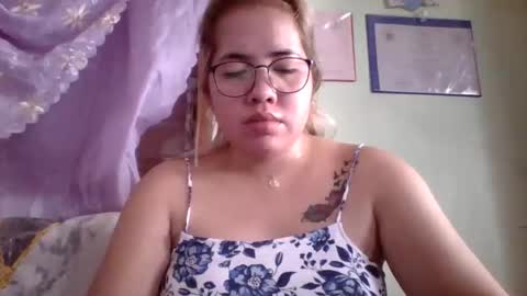 Snapshot of small_boobs59 chatting on September 16, 3:29 am Lovewella online show from September 16, 3:29 am