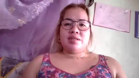 Snapshot of small_boobs59 chatting on September 17, 4:36 am Lovewella online show from September 17, 4:36 am