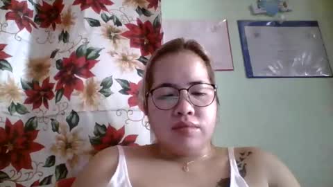 Snapshot of small_boobs59 chatting on September 30, 2:49 am Lovewella online show from September 30, 2:49 am