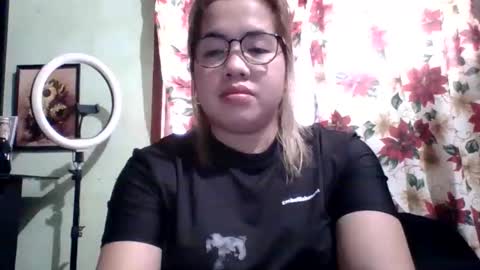 Snapshot of small_boobs59 chatting on October 4, 8:56 am Lovewella online show from October 4, 8:56 am