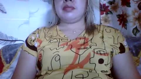 Snapshot of small_boobs59 chatting on October 8, 7:39 am Lovewella online show from October 8, 7:39 am