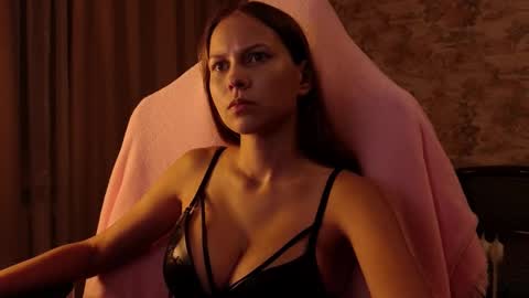 Emma online show from October 15, 6:30 pm