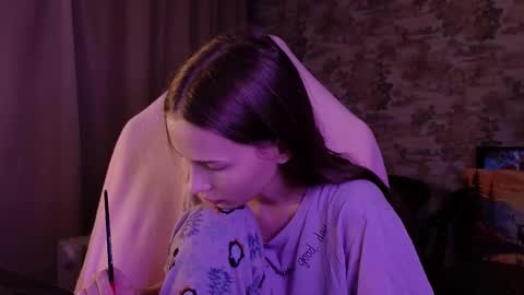 Snapshot of small_emma0 chatting on February 10, 4:33 pm Emma online show from February 10, 4:33 pm