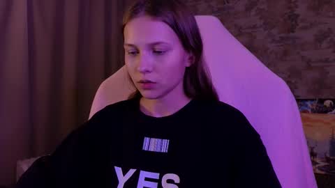 Snapshot of small_emma0 chatting on February 16, 11:12 pm Emma online show from February 16, 11:12 pm