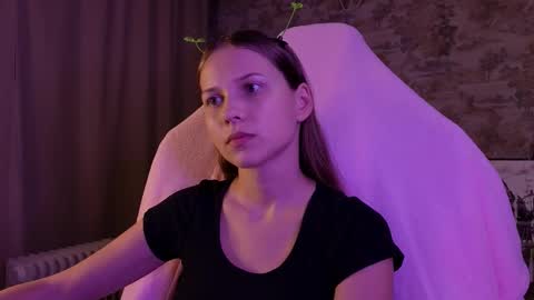 Snapshot of small_emma0 chatting on February 20, 9:04 pm Emma online show from February 20, 9:04 pm