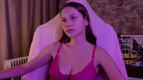 Snapshot of small_emma0 chatting on February 23, 11:13 pm Emma online show from February 23, 11:13 pm