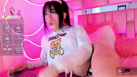 Small Hot19 online show from October 25, 11:07 am