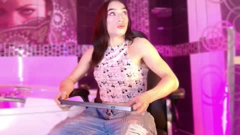 Small Hot19 online show from March 18, 9:56 am