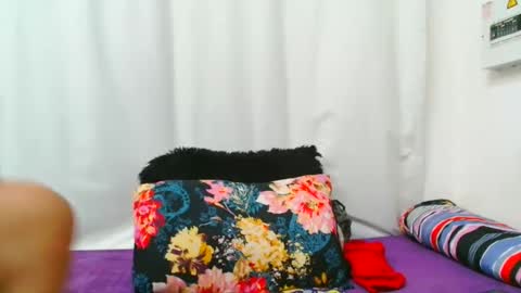 smallboobsxx online show from October 13, 5:18 am