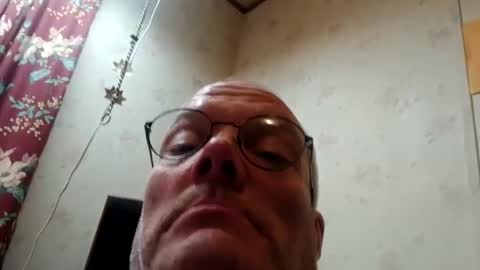 Snapshot of smallcock66kkk chatting on December 25, 2:45 pm smallcock66kkk online show from December 25, 2:45 pm