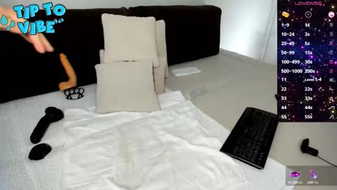 Snapshot of smallnipples chatting on October 30, 8:49 am Alex online show from October 30, 8:49 am