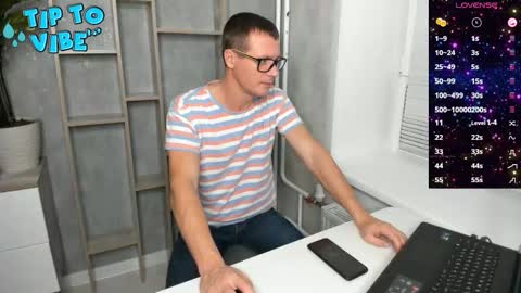 Snapshot of smallnipples chatting on December 2, 5:52 pm Alex online show from December 2, 5:52 pm