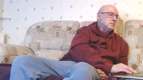 Steve online show from December 2, 8:22 pm