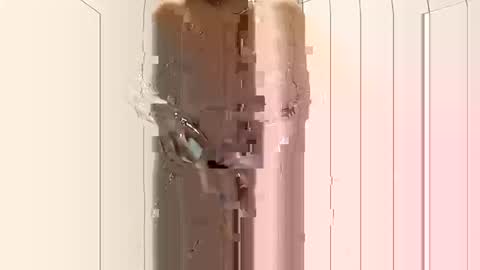 Snapshot of smilehiguy chatting on April 16, 6:03 am smilehiguy online show from April 16, 6:03 am