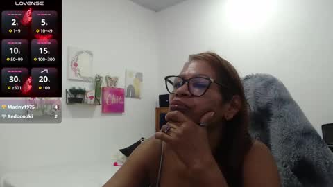 Snapshot of smilet_milf chatting on September 24, 2:42 pm Smileth online show from September 24, 2:42 pm