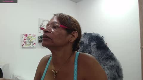Snapshot of smilet_milf chatting on September 26, 12:53 pm Smileth online show from September 26, 12:53 pm