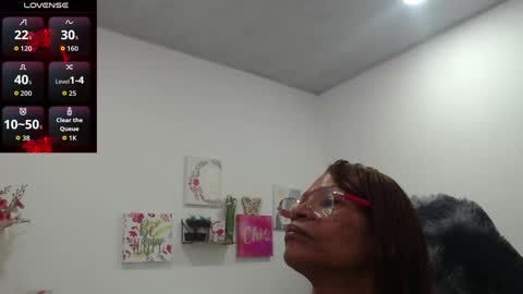 Snapshot of smilet_milf chatting on October 2, 1:07 pm Smileth online show from October 2, 1:07 pm