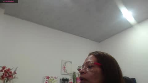 Snapshot of smilet_milf chatting on October 11, 1:31 pm Smileth online show from October 11, 1:31 pm