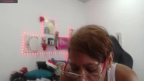 Snapshot of smilet_milf chatting on January 5, 5:27 pm Smileth online show from January 5, 5:27 pm