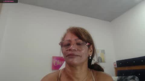 Snapshot of smilet_milf chatting on January 10, 1:35 pm Smileth online show from January 10, 1:35 pm