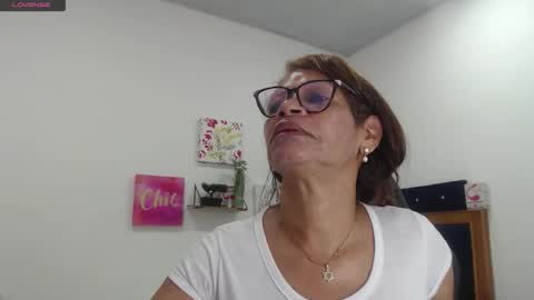 Snapshot of smilet_milf chatting on January 15, 12:10 pm Smileth online show from January 15, 12:10 pm