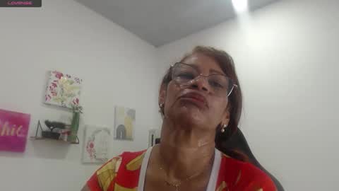 Snapshot of smilet_milf chatting on January 19, 12:42 pm Smileth online show from January 19, 12:42 pm