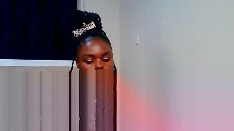 Snapshot of smiley_chocolate chatting on February 24, 7:01 pm Smiley chocolate online show from February 24, 7:01 pm