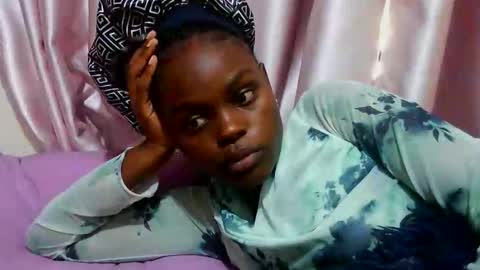 Snapshot of smiley_chocolate chatting on March 1, 9:00 am Smiley chocolate online show from March 1, 9:00 am