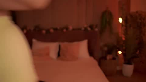 Mia online show from September 18, 5:09 am