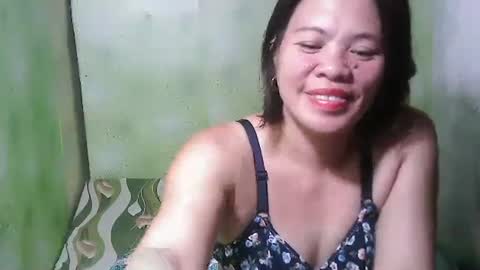 Snapshot of smilinglady27 chatting on December 3, 11:57 pm smilinglady27 online show from December 3, 11:57 pm