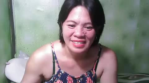 Snapshot of smilinglady27 chatting on March 11, 11:55 am smilinglady27 online show from March 11, 11:55 am