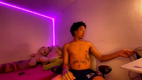 Snapshot of smith_kiki66 chatting on June 1, 1:46 pm smith_kiki66 online show from June 1, 1:46 pm