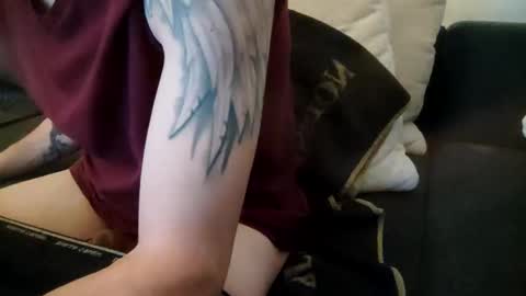 Snapshot of smokeandwatching chatting on March 7, 2:04 am Smokeandwatching online show from March 7, 2:04 am