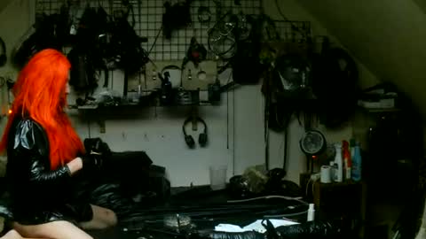 Snapshot of smokeslut365 chatting on June 16, 11:07 pm smokeslut365 online show from June 16, 11:07 pm