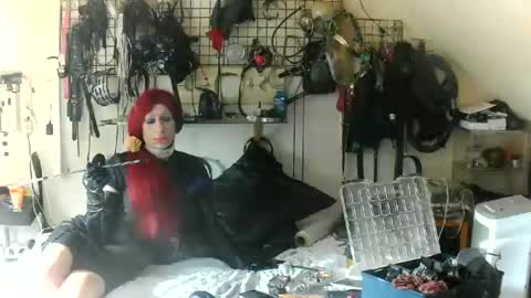 Snapshot of smokeslut365 chatting on July 5, 3:41 pm smokeslut365 online show from July 5, 3:41 pm