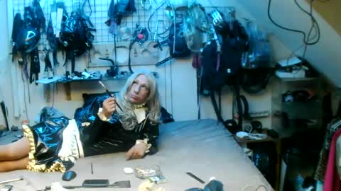 Snapshot of smokeslut365 chatting on July 18, 3:00 am smokeslut365 online show from July 18, 3:00 am